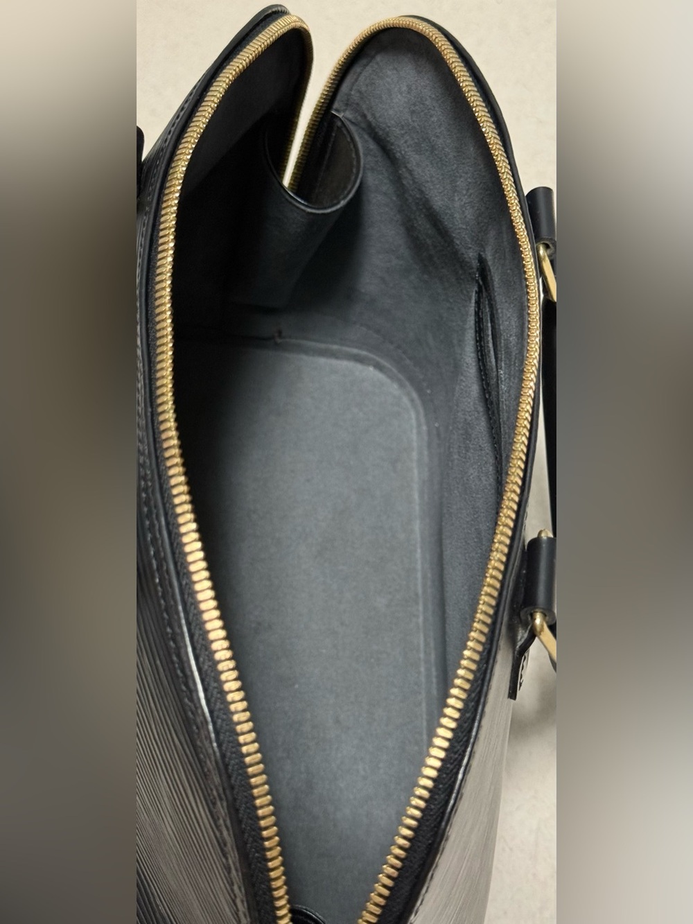 Louis Vuitton Alma PM Epi Textured Leather - Picture 13 of 16
